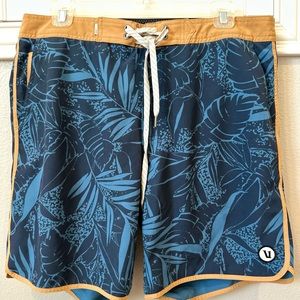 Vuori men's swimming truck size 32 (medium)
